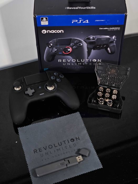 Nacon Revolution Unlimited Pro | PS4 Pro контролер | Кабелен и безжичен | С тежести | Комплект