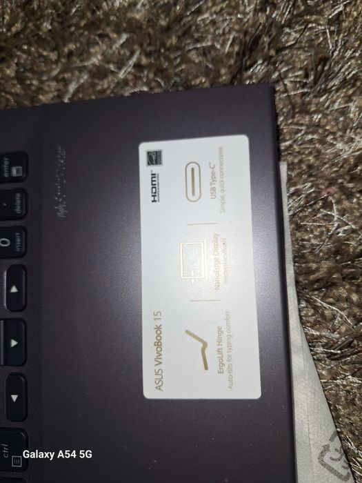 Vând laptop Asus vivobook
