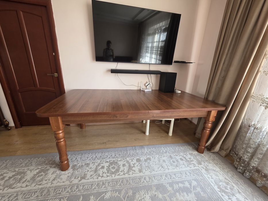Продам стенку в гостиную и стол