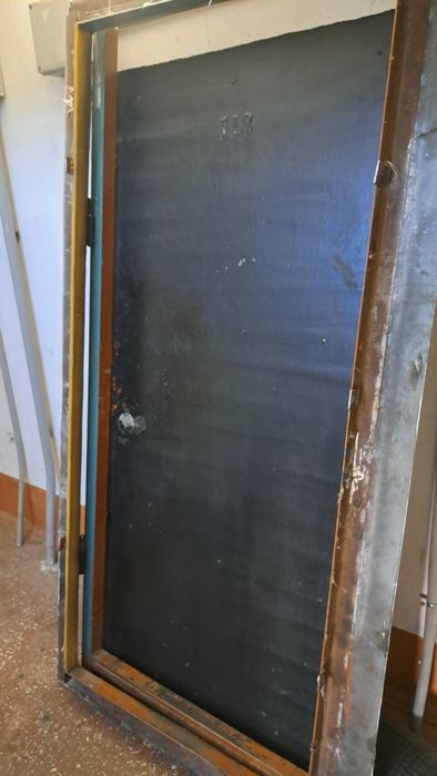 Продам дверь металлическую