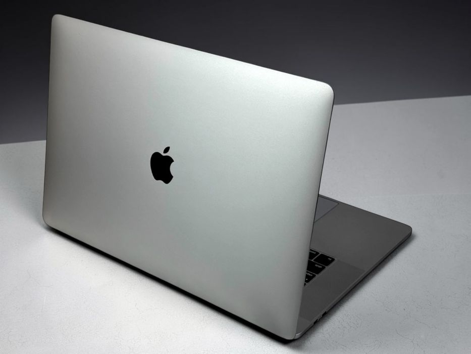 Macbook Pro 15 2018 i7 2,2Ghz 32RAM 1TB Space Gray Перфектен! Гаранция!