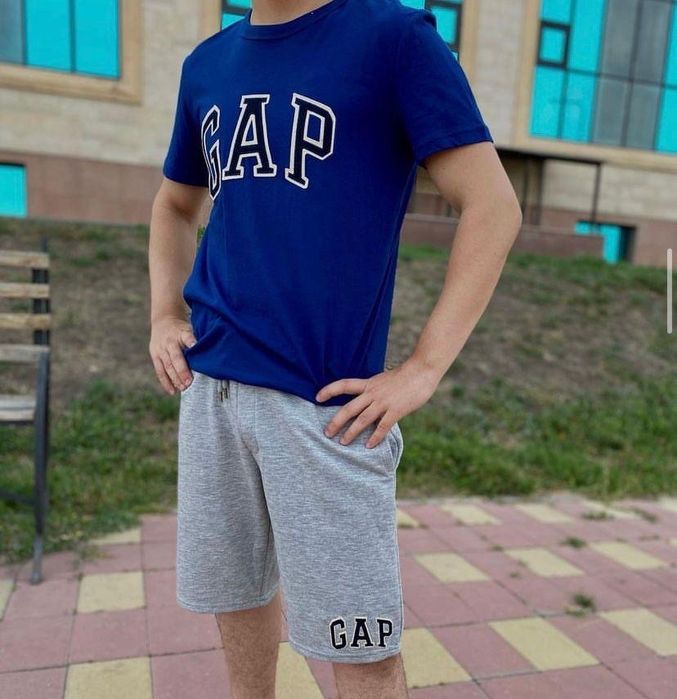 Футболка и шорты GAP