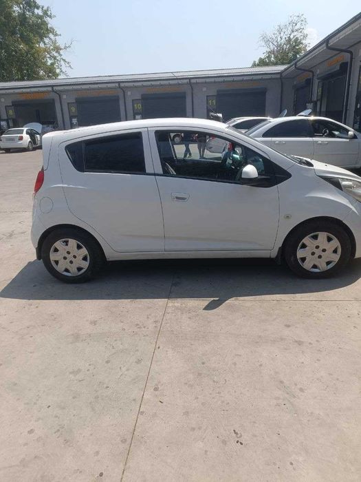 Продам chevrolet spark 2011