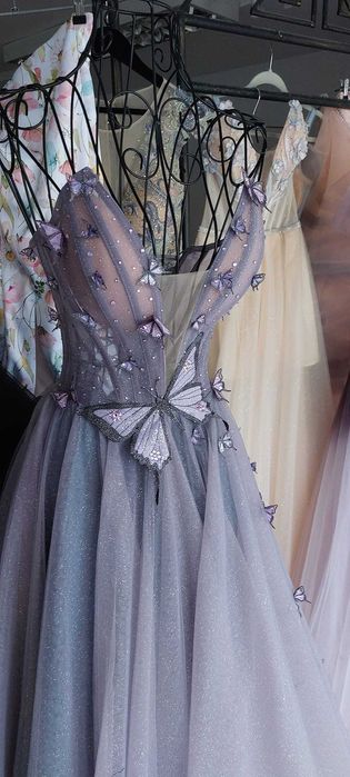 Продавам бутикова официална бална рокля на Боряна Арт Дизайн