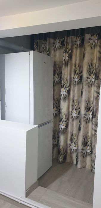 P. F Inchiriez Gars. Lux/ Ultracentral/ Mc' Donalds/Unirii/ Superba