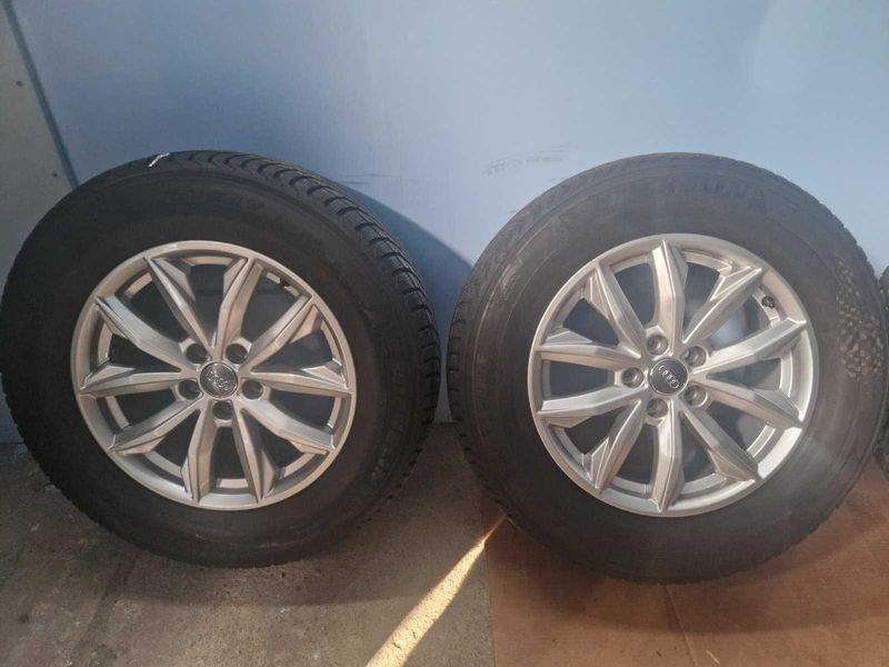 Audi Ауди Q3 R17 80A
оригинални джанти с гуми
и датчици