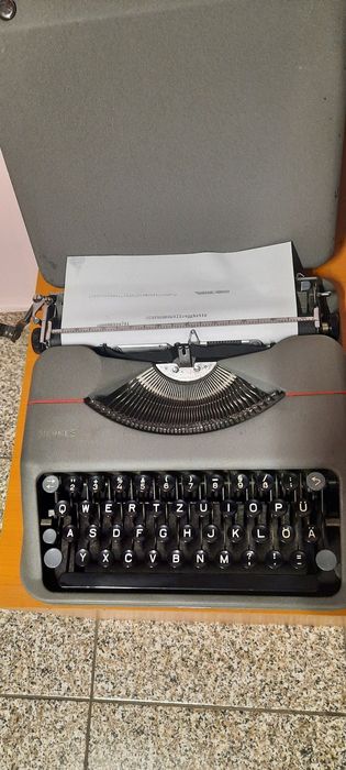 Mașină de scris Hermes Baby impecabilă