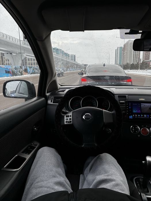 nissan tiida 2011