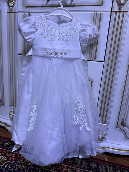 Белое красивое платье