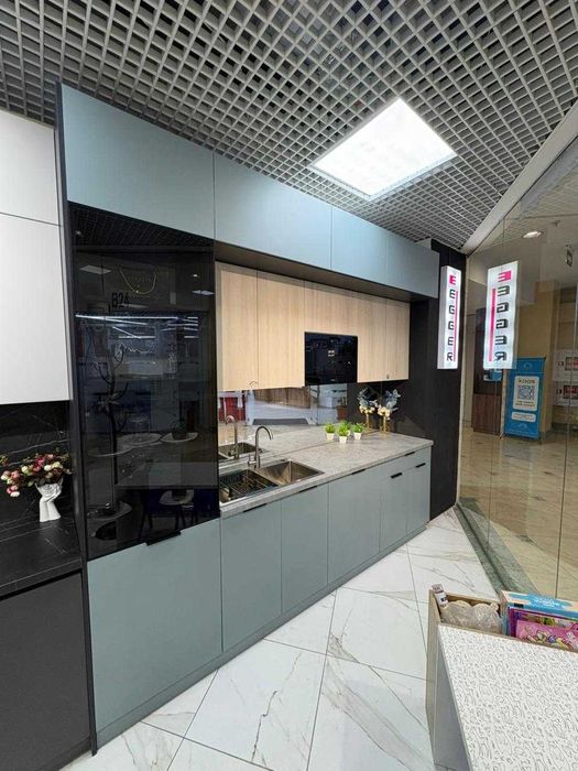 Дизайнерская кухня с шоу-рума, не использовалась в быту!