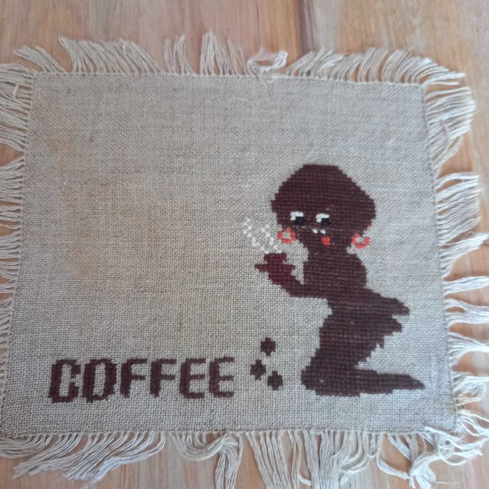 Ръчно бродирани салфетки за кафе ,, негърчета,, 5 бр.
