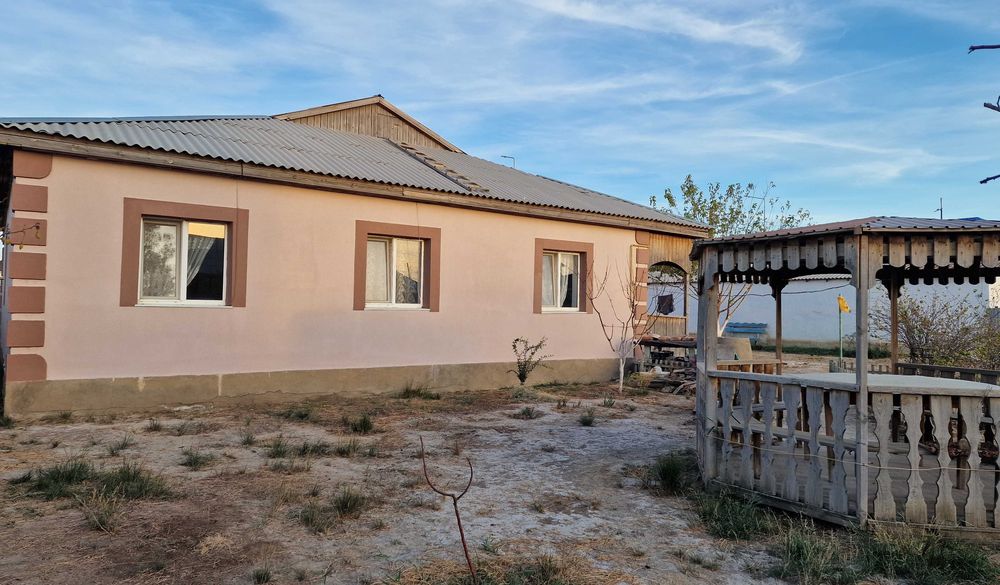 Жумыскер - вдоль трассы/дороги