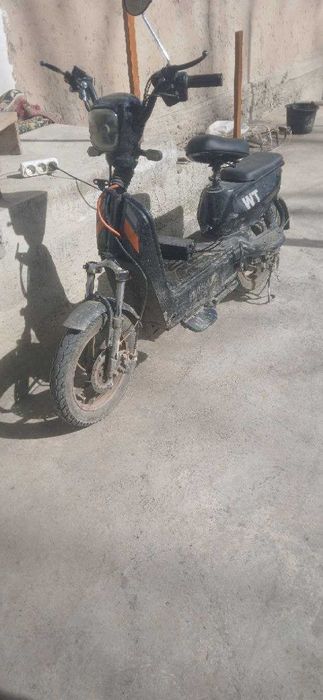 Skuter-moped 40-60 km srochna sotiladi