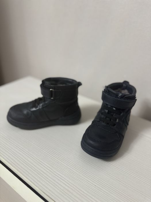 Продам детскую обувь