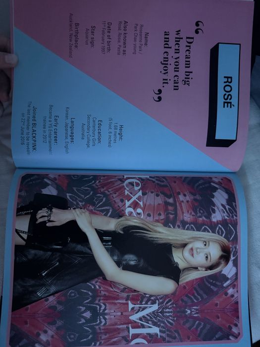 Carte BLACKPINK si despre ele