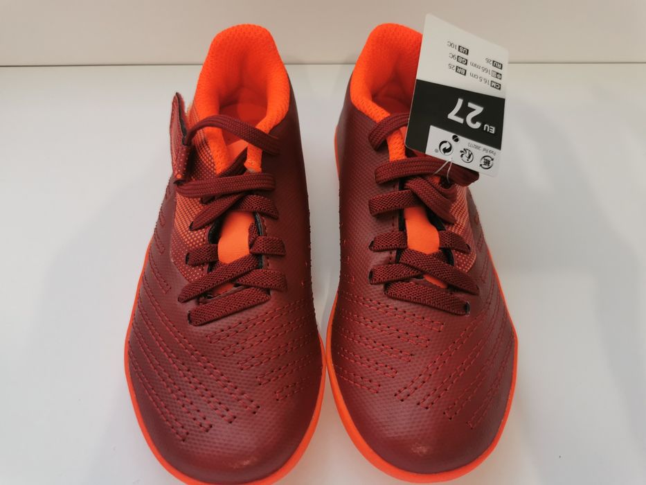 Нови футболни обувки- Бутонки KIPSTA