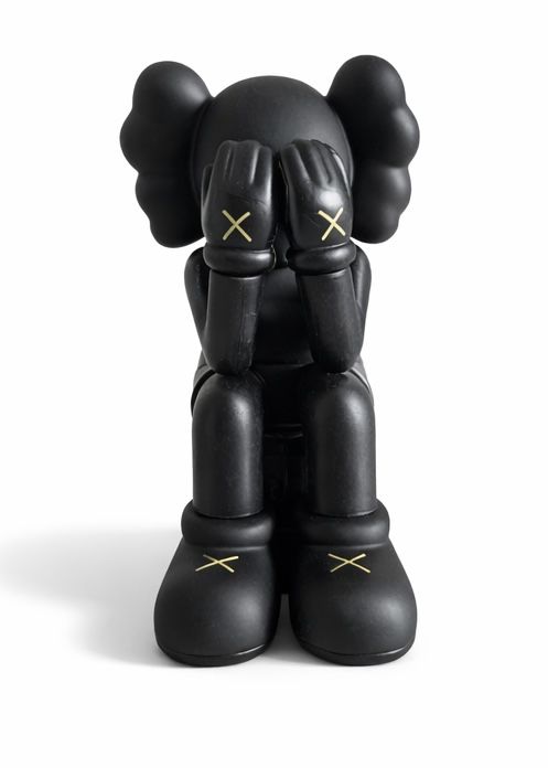 Kaws фигурка черна
