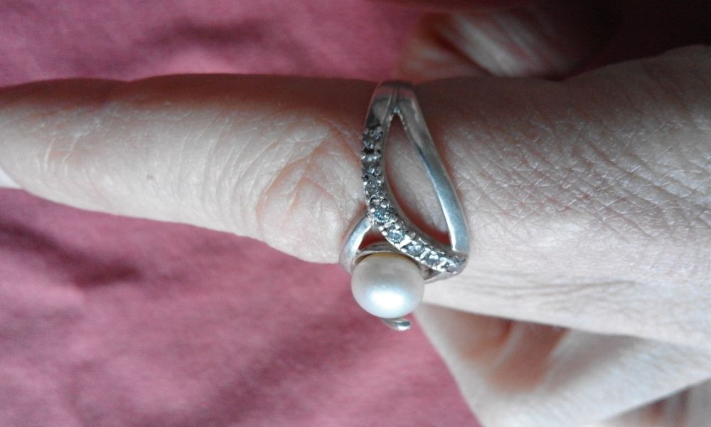 Сребърен дамски пръстен с перла - нежна, изящна изработка! КРАСОТА!