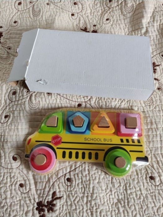Jucarie educativa puzzle forme geometrice bus autobuz lemn nou