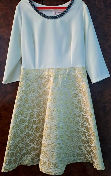 Ayollar uchun oqshom libosi