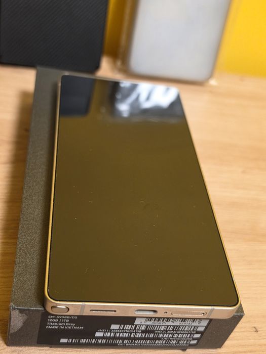Samsung S25 Ultra 1TB пълен комплект  Titanium gray.