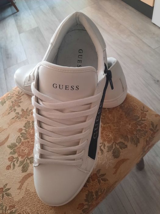 Оригинални сникърси Guess