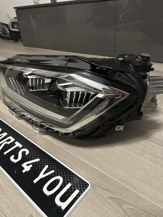 Фар ляв VW Golf Sportsvan Перфектен