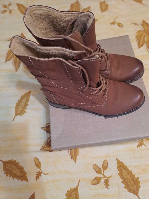 Ghete dama din piele