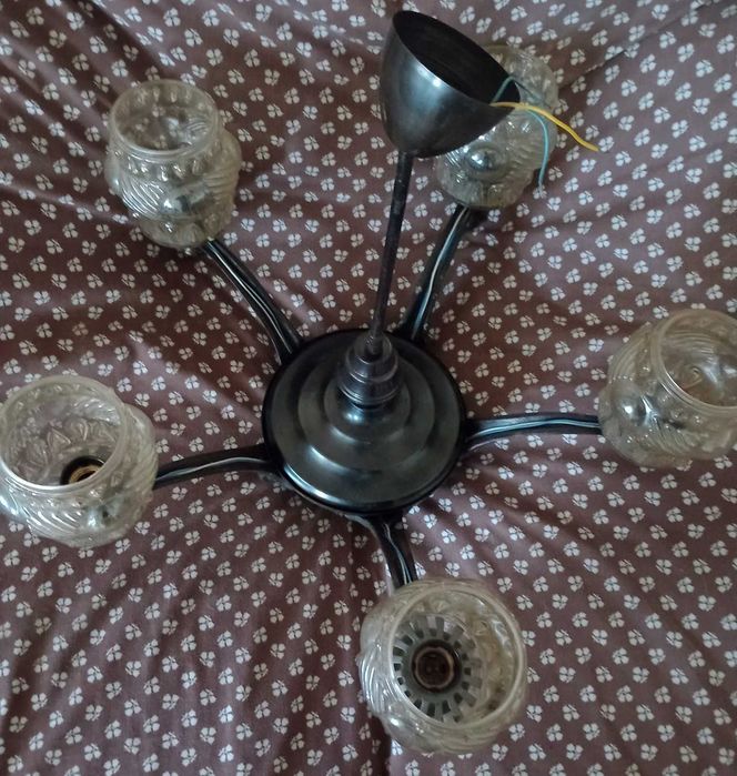 lustra veche din bronz
