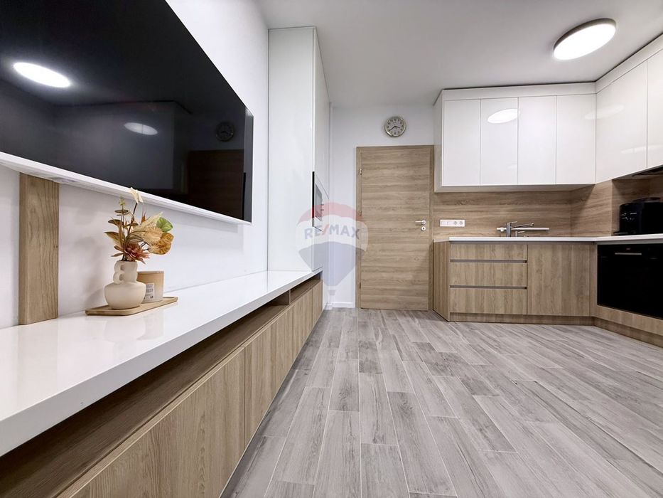 Дава се под наем Тристаен апартамент в к.к. Св.Св. Константин и Елена - 74 кв.м за 1196.97 € - Снимка #7