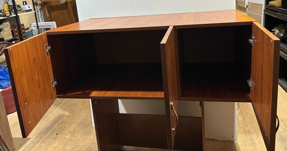 Dulap suprapozabil cu 3 usi; Dulap cu spatii de depozitare; Comoda