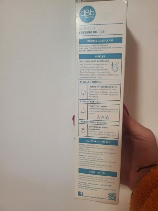 Biberoane și suzete.