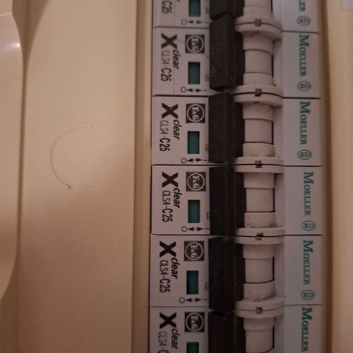 Tablou Electric Moeller Complet Echipat - 8 Siguranțe 25A