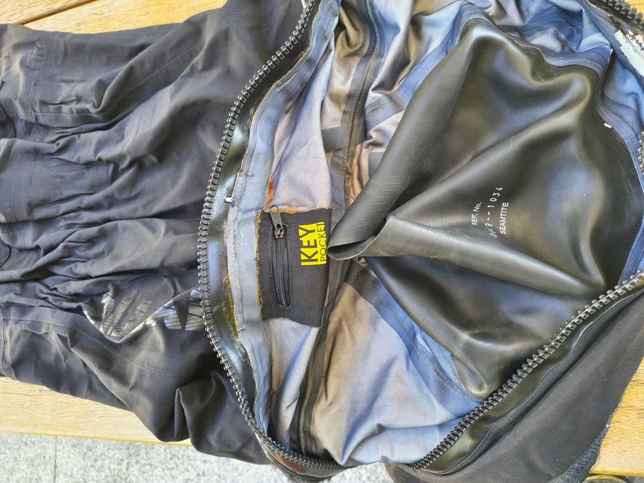 Сух костюм (Drysuit) за водни спортове