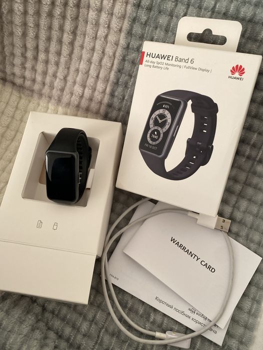 Продам электронные часы Huawei Band 6