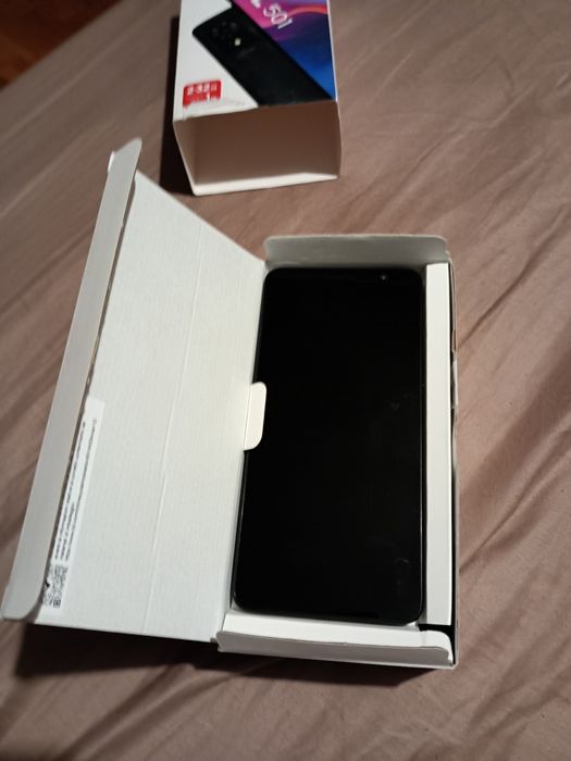 Продавам Телефона TCL 501 Нов.