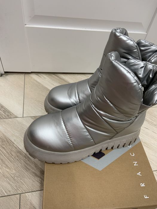 Продаются дутики женские б/у