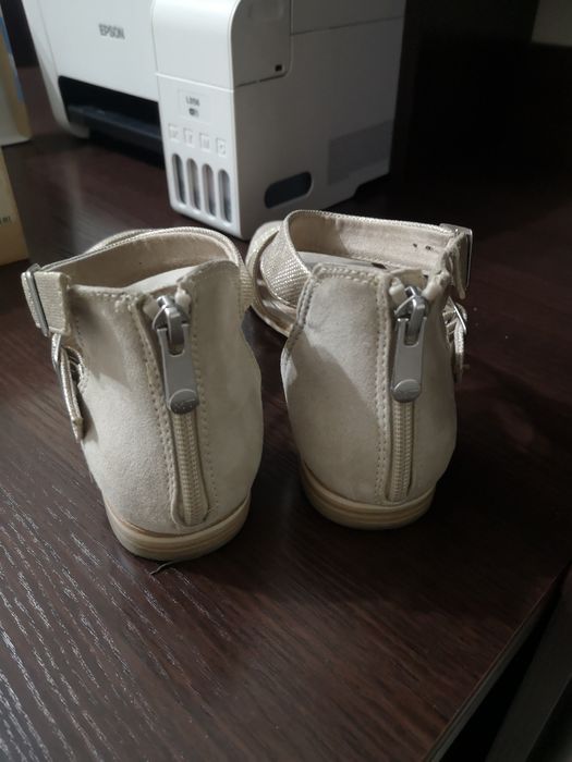 Продам босоножки