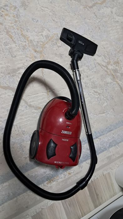 Продам пылесос зануси