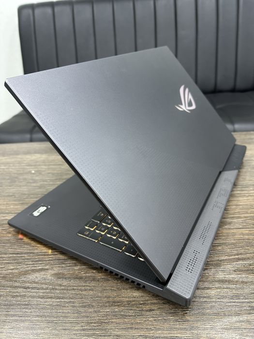 мощный 16-ядерный ноутбук ASUS Rog STRIX G713, для игр и графики