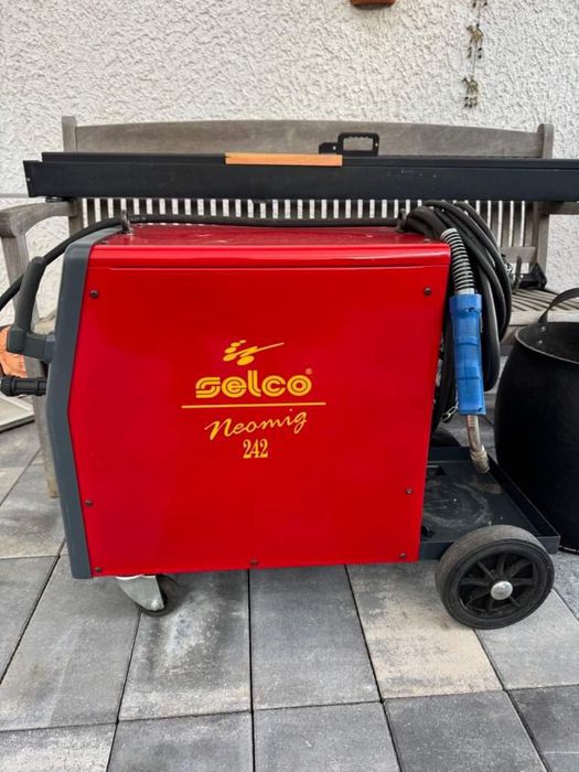 Телоподаващо Selco 240A