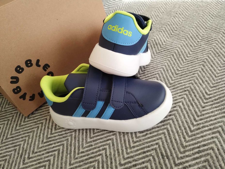 Adidas маратонки за момче номер 26.5