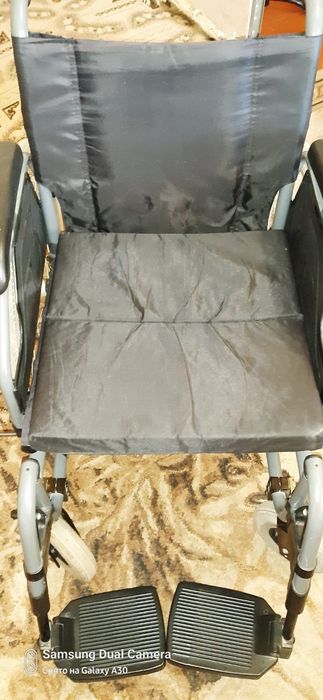 Продам инвалидную коляску
