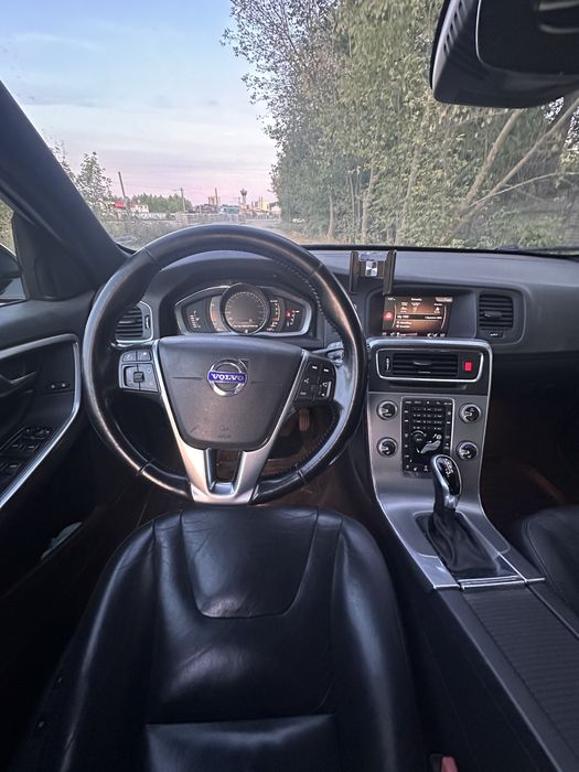 VOLVO V60 2017 — imagine 2