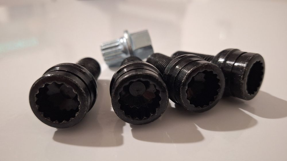 ANBOO 4 șuruburi de roți din oțel cu piulițe de roată, model M14 x 1,5