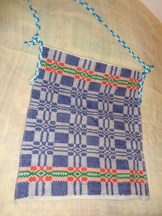 Старинни вещи - овчарска торбичка, совалки, мотовилка, дървен сърп, ху