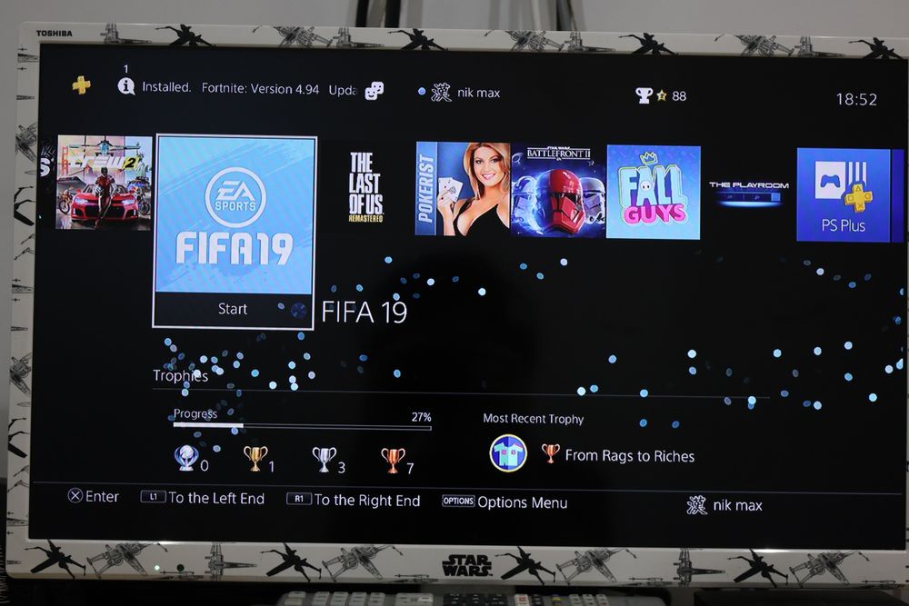 PS4 Slim 1TB - Два джойстика +5 игри