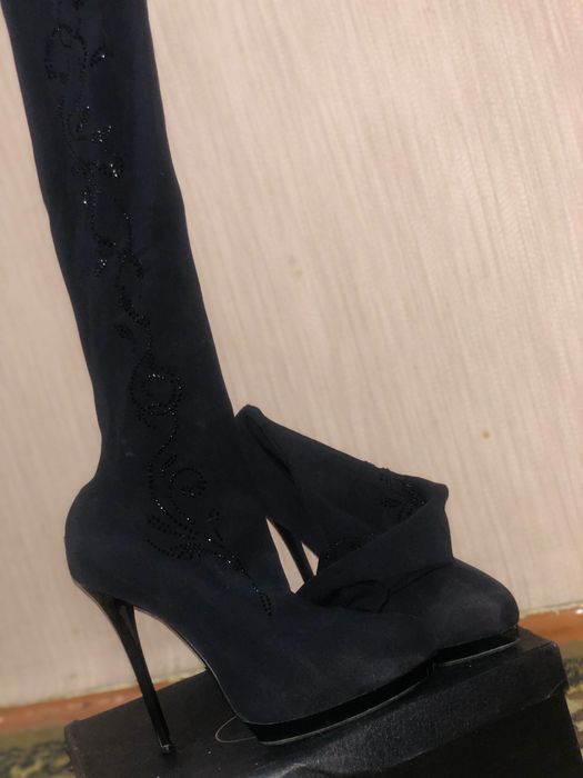 Туфли-ботфорты..