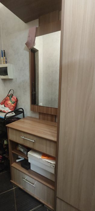 Продам прихожую с зеркалом