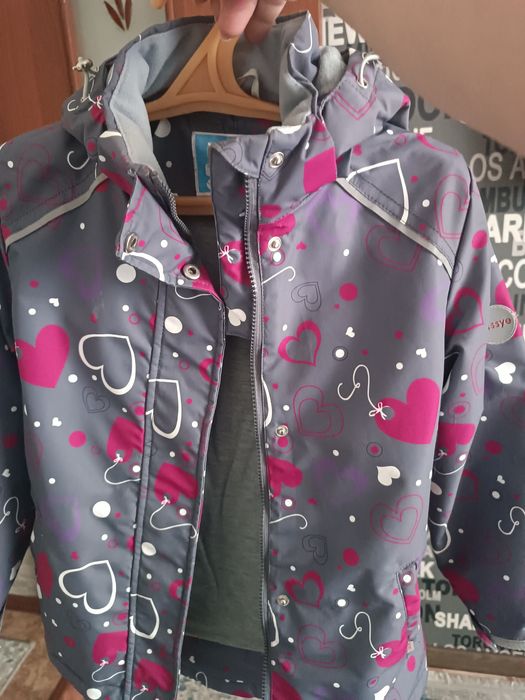 Продам подрастковую куртку женскию